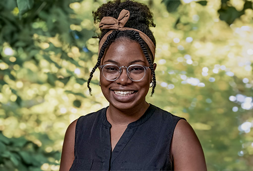 A picture of Honor Davis outside and smiling for the camera.